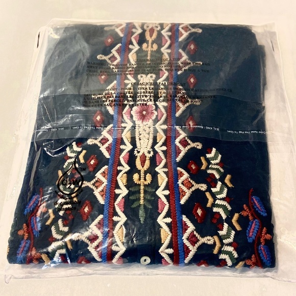 NEW, Coldwater Creek Women's Embroidered Front Patterned Design Tunic - Picture 3 of 6